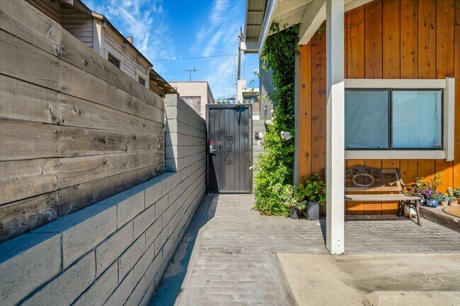 Foto del edificio - 771 Newport Ave