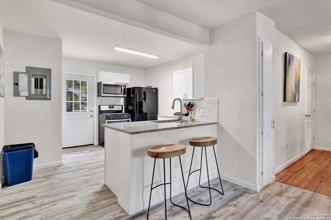 Building Photo - 2444 Cincinnati Ave