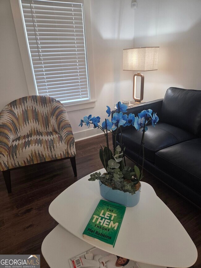 Foto del edificio - 755 Bonnie Brae Ave SW