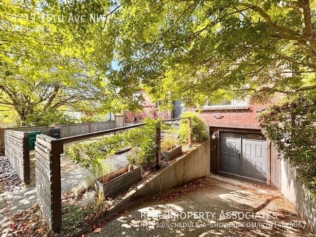 Foto del edificio - 8319 16th Ave NW