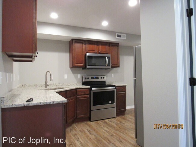 Building Photo - 2023 Wisconsin Ave