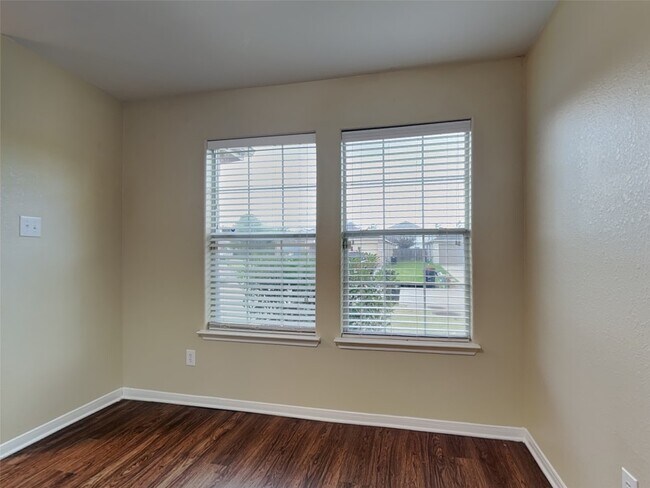 Foto del edificio - 8102 Sweetstone Bluff Ln