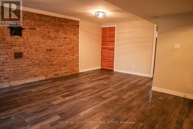 Building Photo - 134 Melrose St