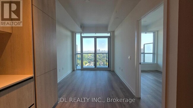 Photo du bâtiment - 110 Broadway Ave