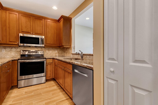 Foto del edificio - 1550 Limetree Bay Ave