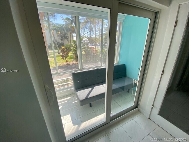 Foto del edificio - 251 Galen Dr