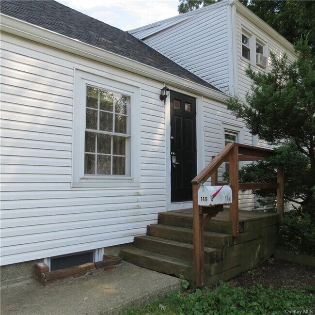 Building Photo - 14 Miller St