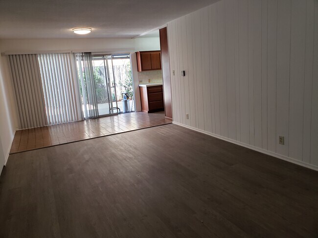 Building Photo - 1079 Meadowbrook Ave