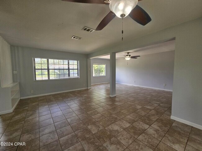 Building Photo - 112 Martin Lake Dr