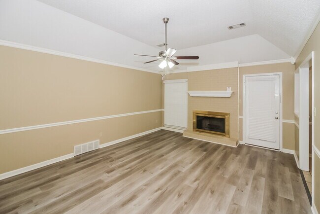 Building Photo - 951 Cully Rd