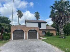 Building Photo - 811 Avenida De Leon