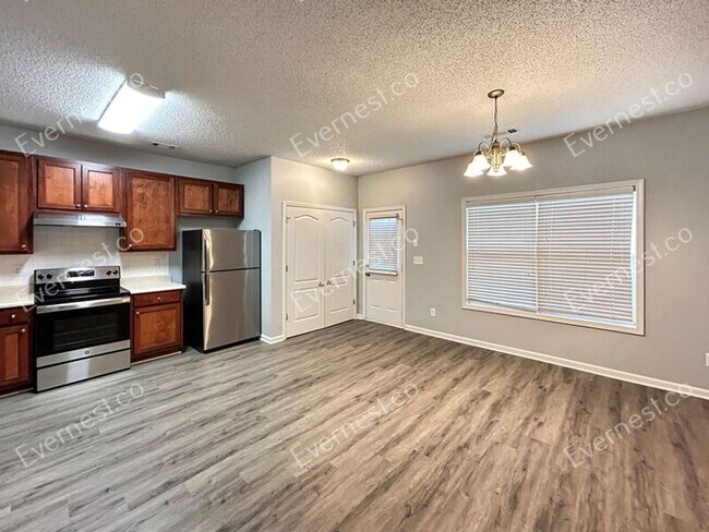 Foto del edificio - 8640 Thomas Ln