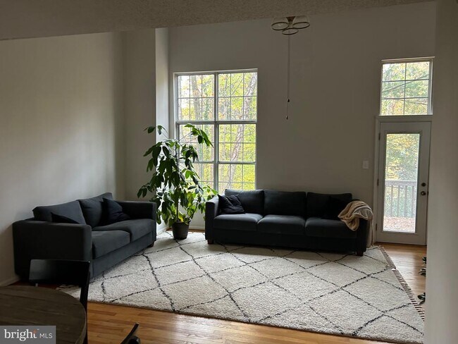 Foto del edificio - 5833 Pin Oak Commons Ct