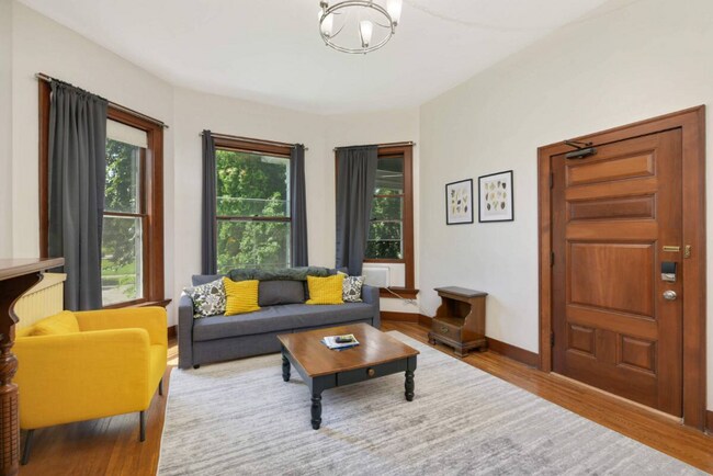 Building Photo - 196 Mounds Blvd