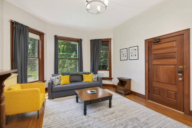 Building Photo - 196 Mounds Blvd