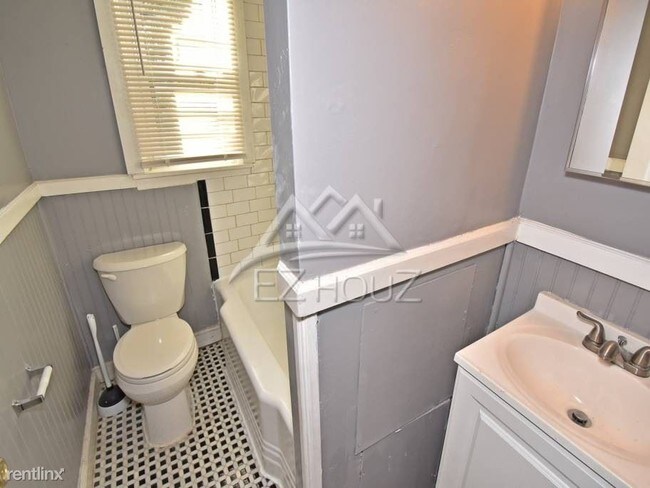 Building Photo - 1 br, 1 bath Apartment - 2411 Christian St