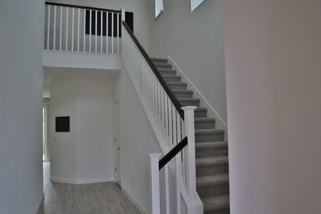 Building Photo - 1040 Oakbriar Cir