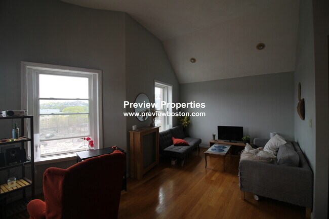 Building Photo - 154 Harvard St