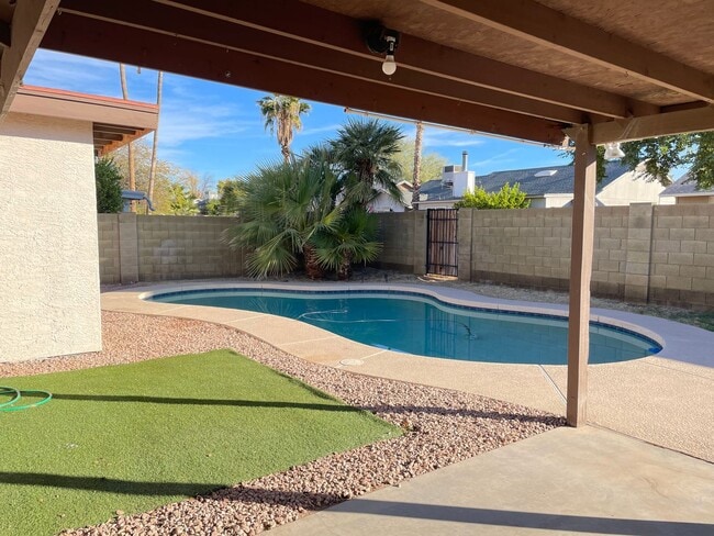 Photo - 3 bed with private pool - Dobson/Warner House