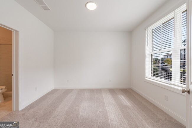 Building Photo - 510 Healy Dr