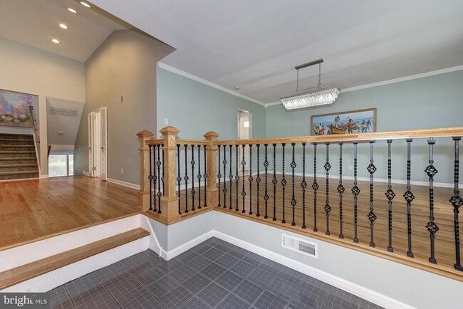 Building Photo - 1717 Country Club Dr