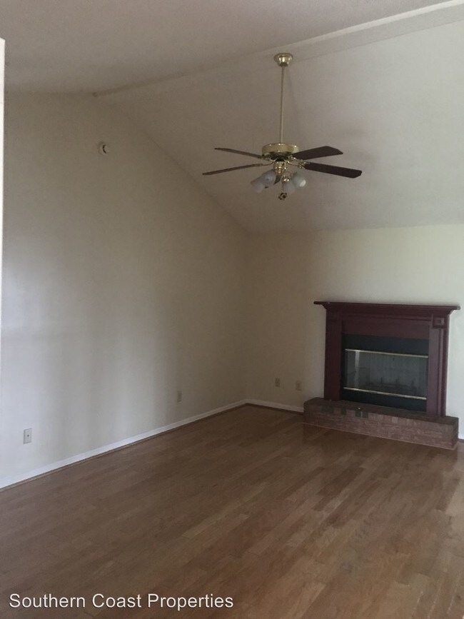 Building Photo - 479 McCumber Dr