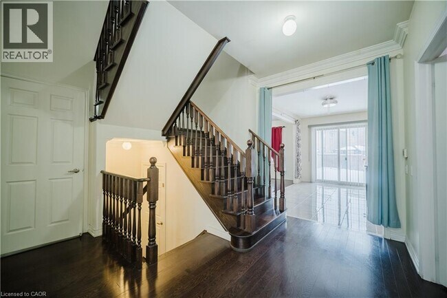 Building Photo - 69 Blackberry Valley Cres