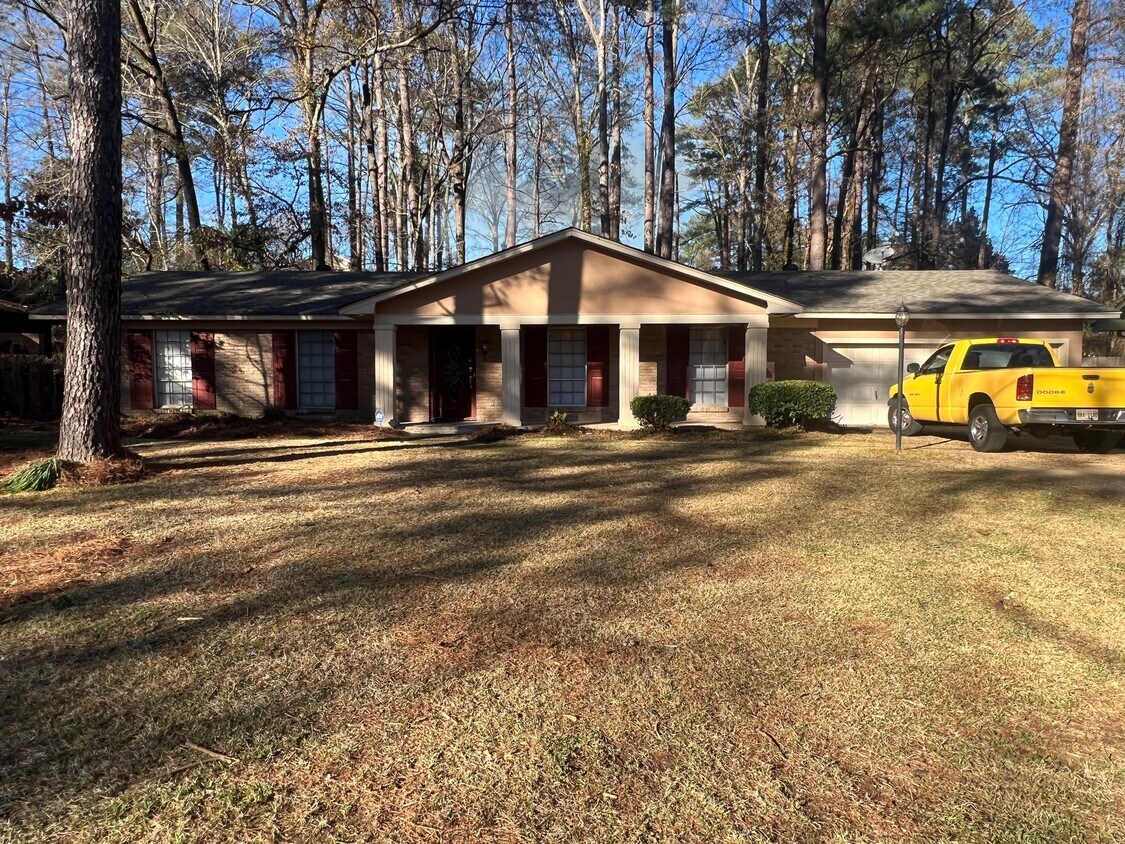 1618 Lakeside Dr, Jackson, MS 39216 House Rental in Jackson, MS