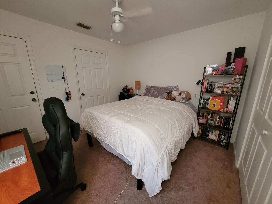 Foto principal - 12161 Renaissance Ct