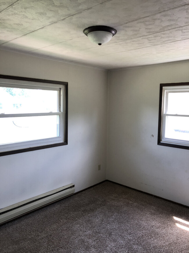 Building Photo - 134 &amp; 136 Fauber Ln