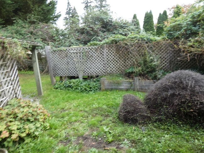 Foto del edificio - 3322 Upland Ln