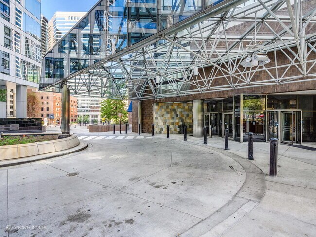 Building Photo - 405 N Wabash Ave