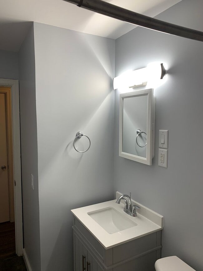 Building Photo - 3B/1B House for Rent