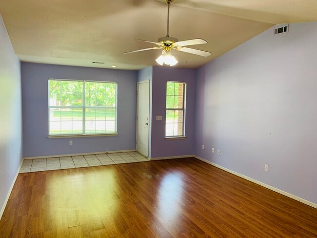 Building Photo - 917 E Mimosa Pl