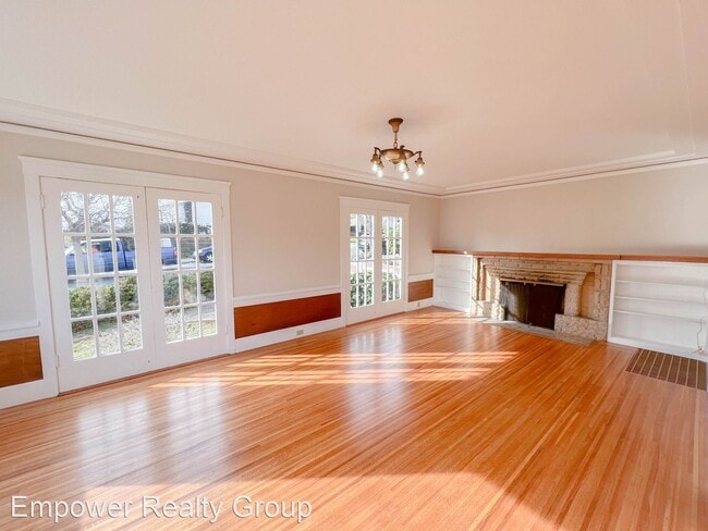 Building Photo - 3 br, 2 bath House - 4300 Everett Ave,