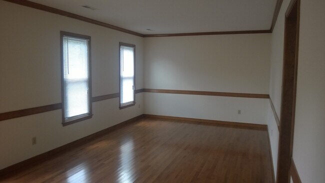 Building Photo - 3620 Mineola Dr