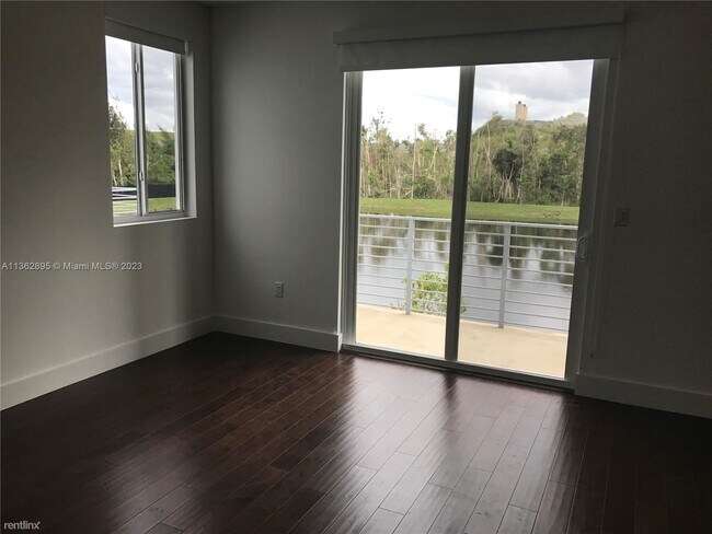 Foto del edificio - 4 br, 3.5 bath House - 6821 NW 103rd Ave #...