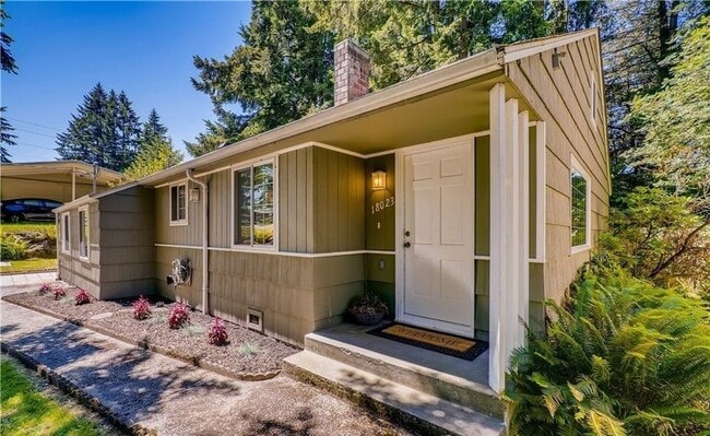 Building Photo - 18023 Sunnyside Ave N