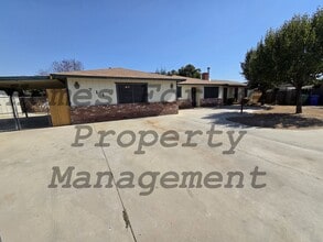Building Photo - 711 Sandra Ln