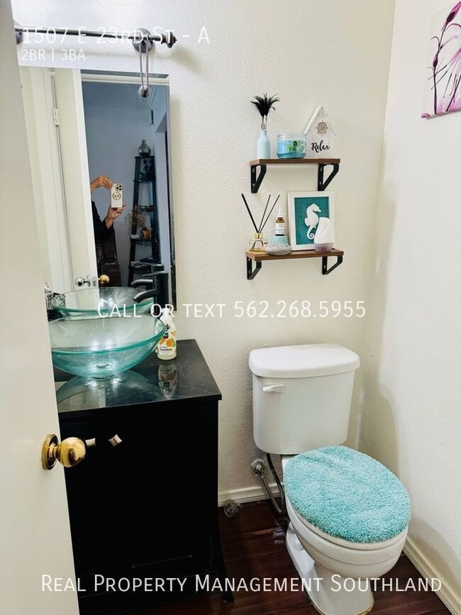 Building Photo - End Unit 2/3 Townhome with Garage