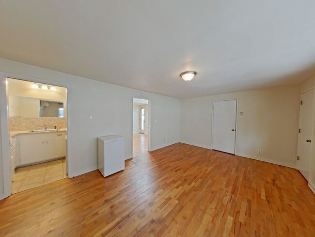 Foto del edificio - 1825 University St