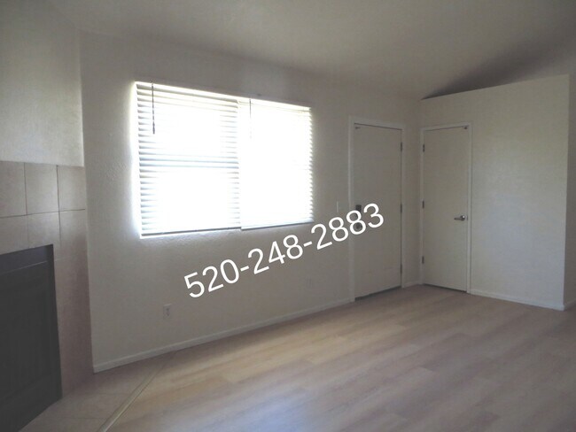 Sala de estar - 2512 E Eastland St