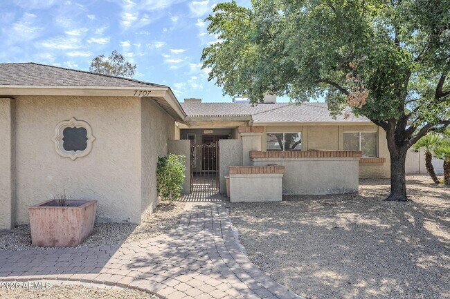 Foto del edificio - 7707 S Kenwood Ln