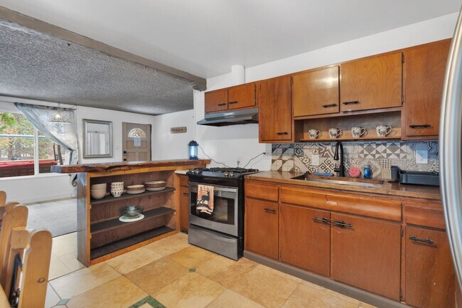 Foto del edificio - 360 Maple Ln