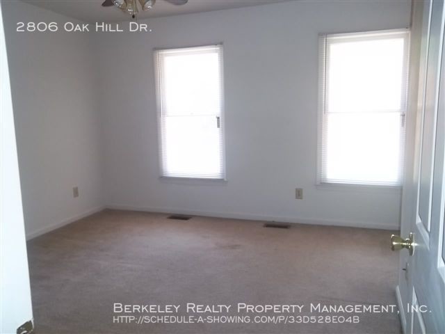 Building Photo - 2806 Oak Hill Dr.