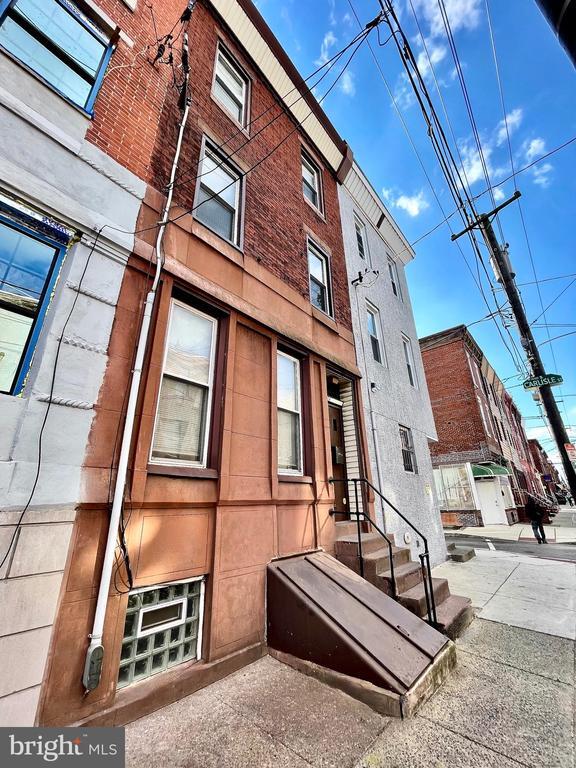 Building Photo - 1424 Tasker St