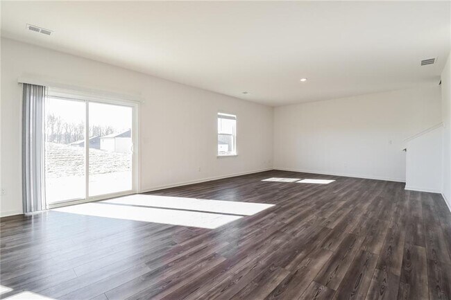 Building Photo - 1104 Holland Ct
