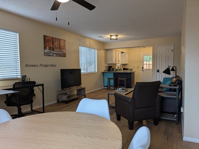Building Photo - 345 Rim Rock Cir
