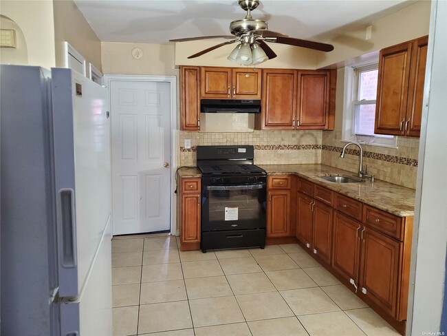 Building Photo - 1002 E 53rd St