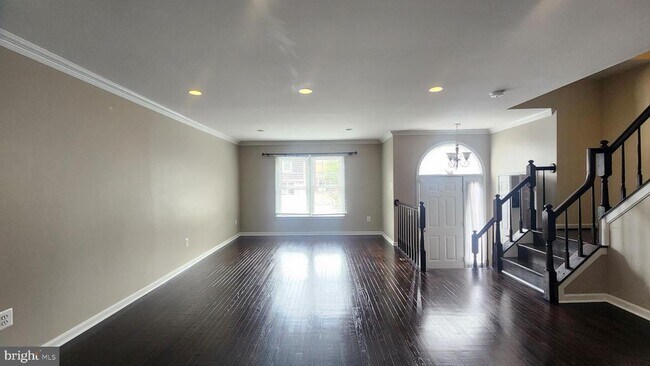 Building Photo - 5994 Norham Dr